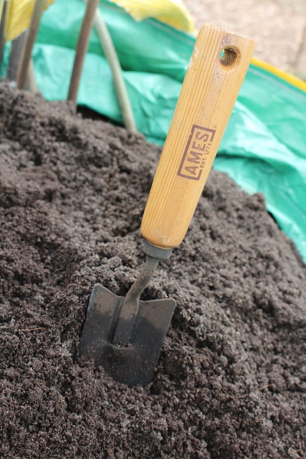 trowel in Soil3